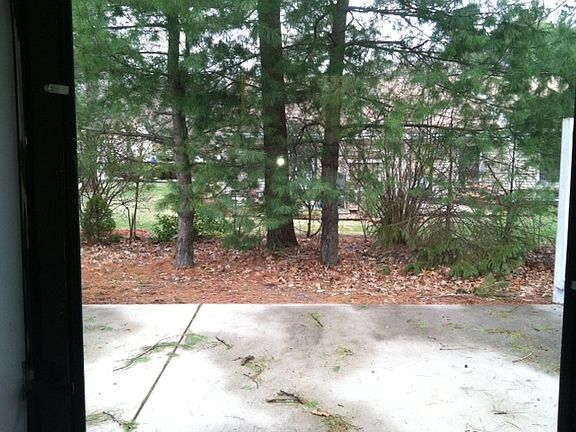 4th image of 37 Ridgewood Rd APT 18