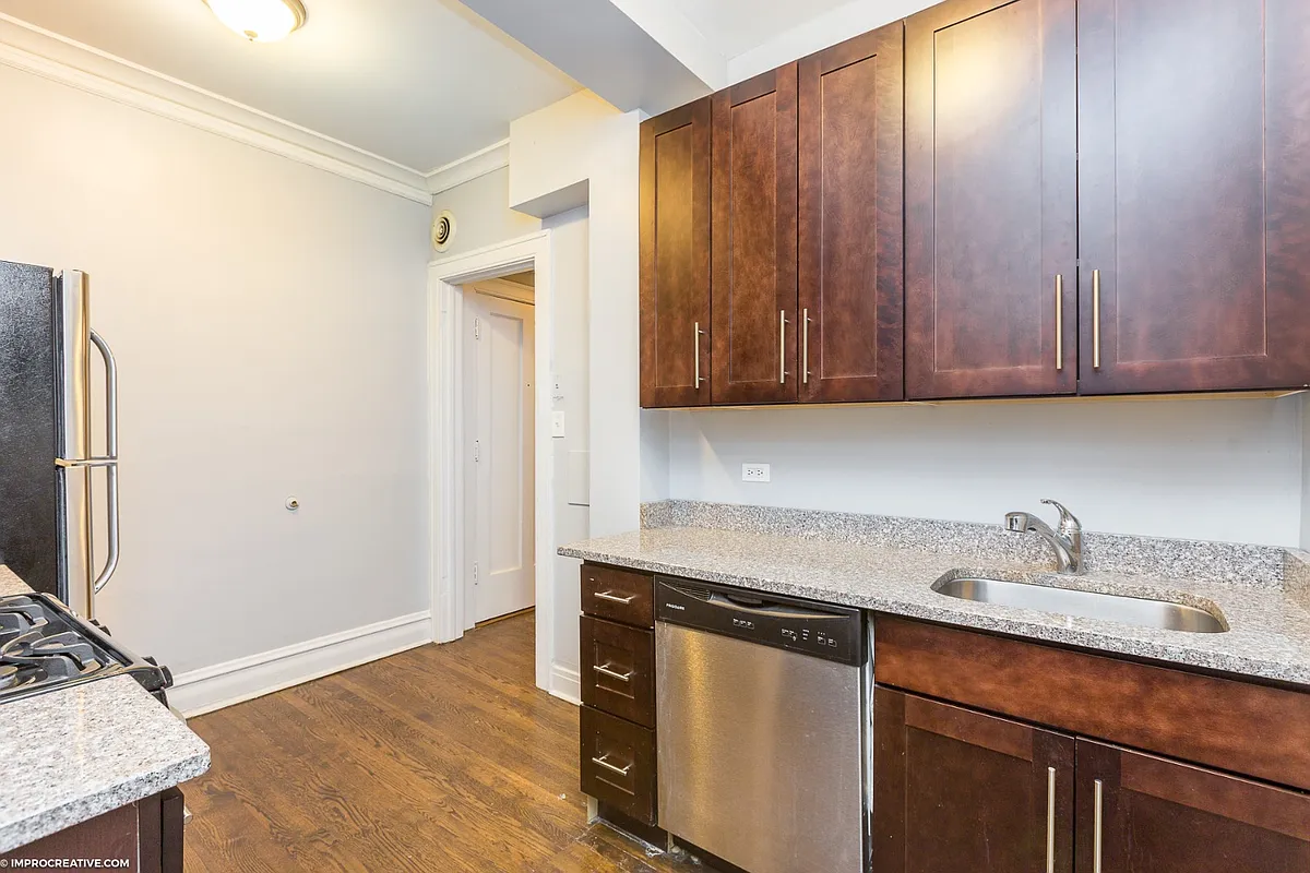 Building Photo - 1443 W Balmoral Ave #2N