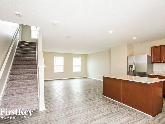 3rd image of 2752 Pointe Harbor Dr