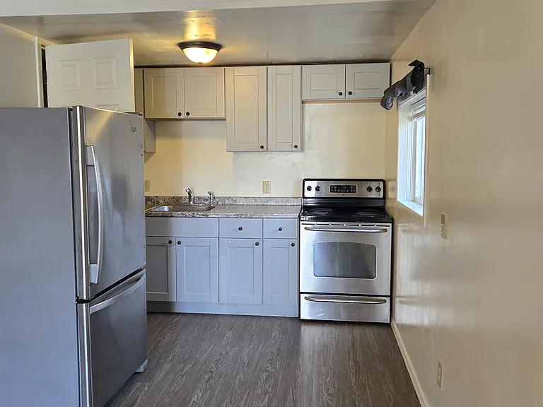 601 W Division St #C — Photo 2