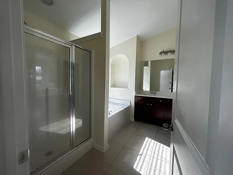 1047 Haley Woods Ct — Photo 20
