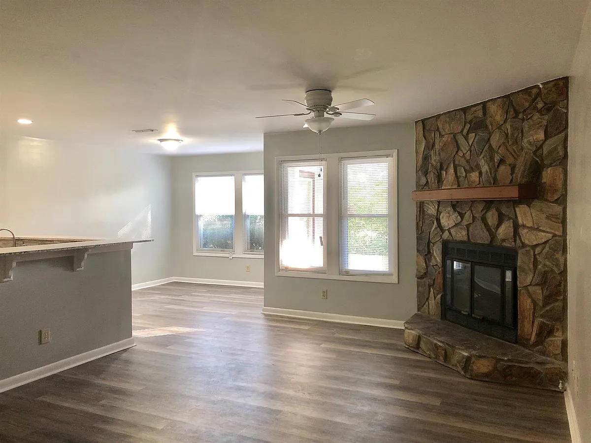 Building Photo - 6776 Willowbrook Dr #1