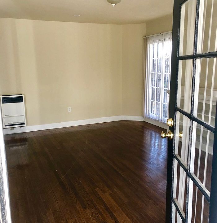 1st image of 2871 Edgehill Dr