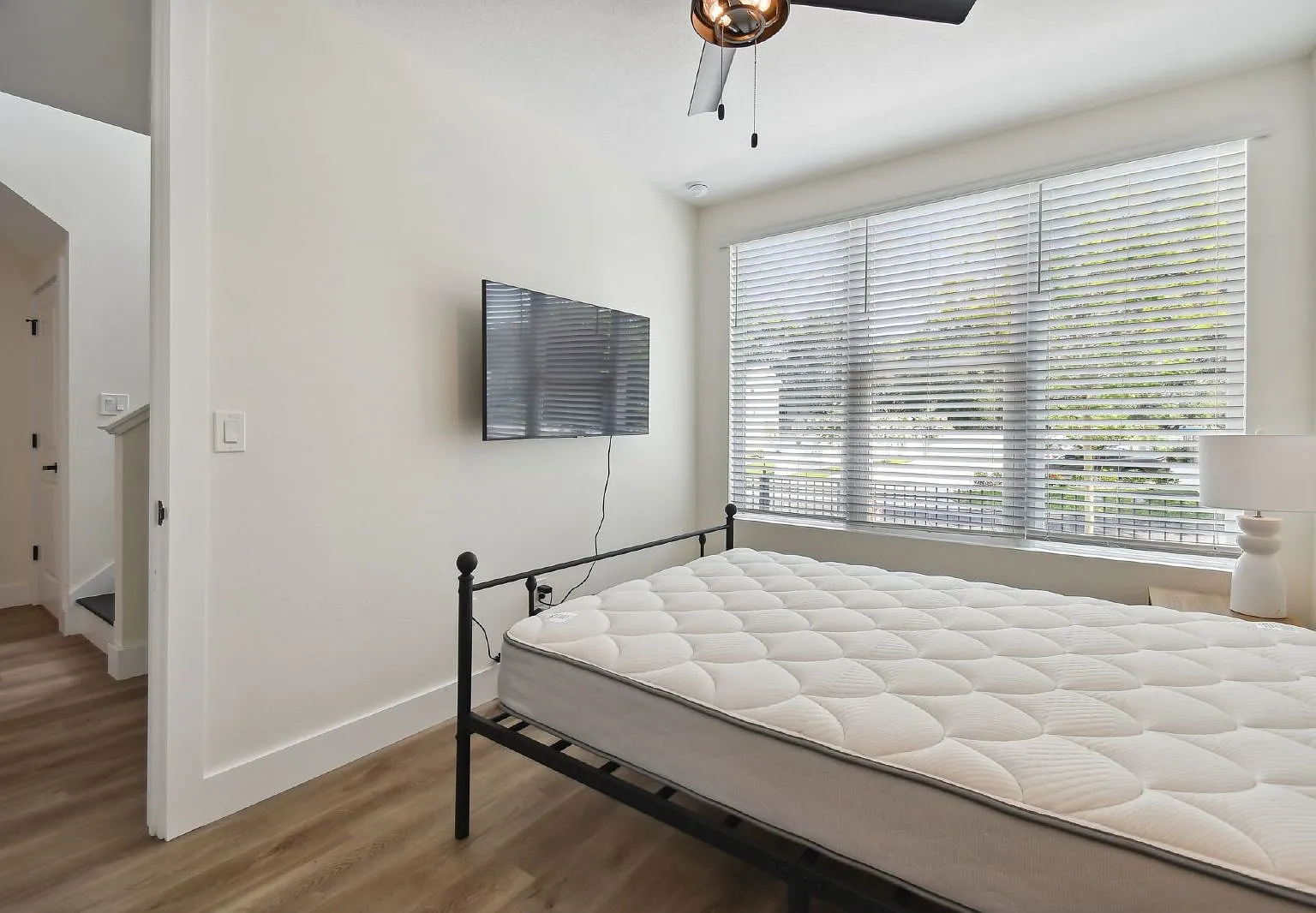 3 bed, 3.5 bath, 2264 sqft, $4,000 — Photo 4