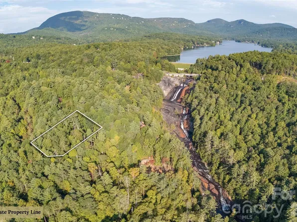 16 Toxaway Falls Dr, Lake Toxaway, NC 28747