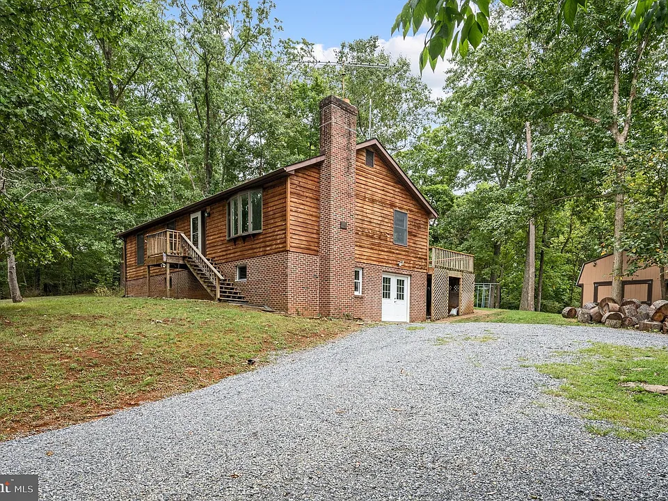813 Leeds Manor Ln