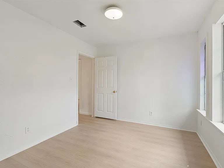 1010 N Bird Creek Dr #B — Photo 3