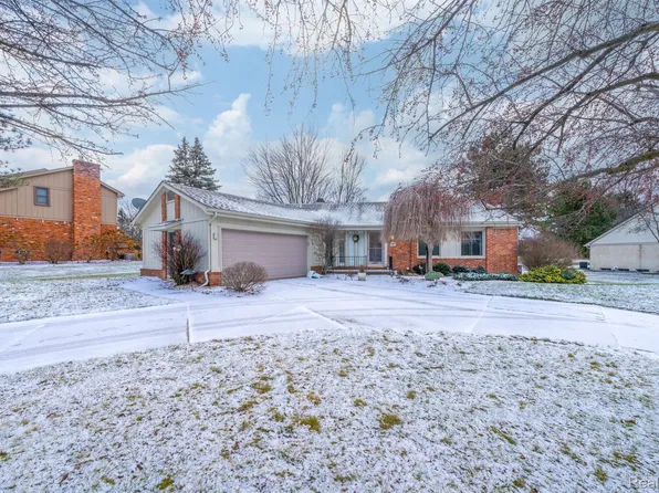 6367 Denton Dr, Troy, MI 48098