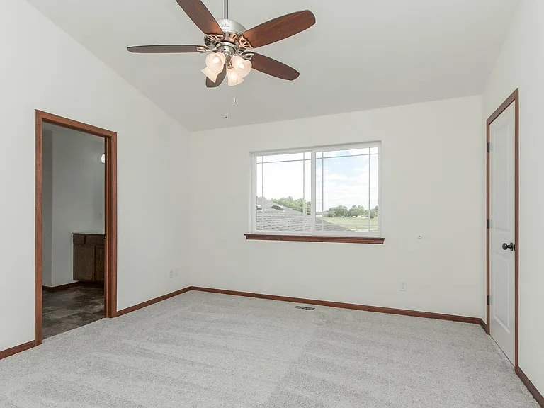 3707 English Glen Ave — Photo 7