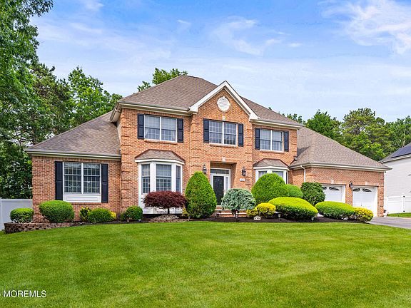 3rd image of 449 Brentwood Avenue