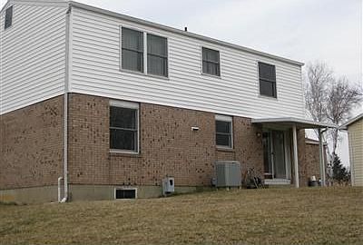 3rd image of 4410 Strathaven Dr