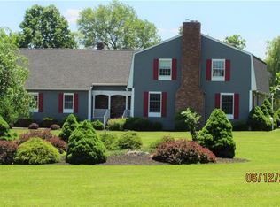 67 River Glen Rd, Shawangunk, NY 12589