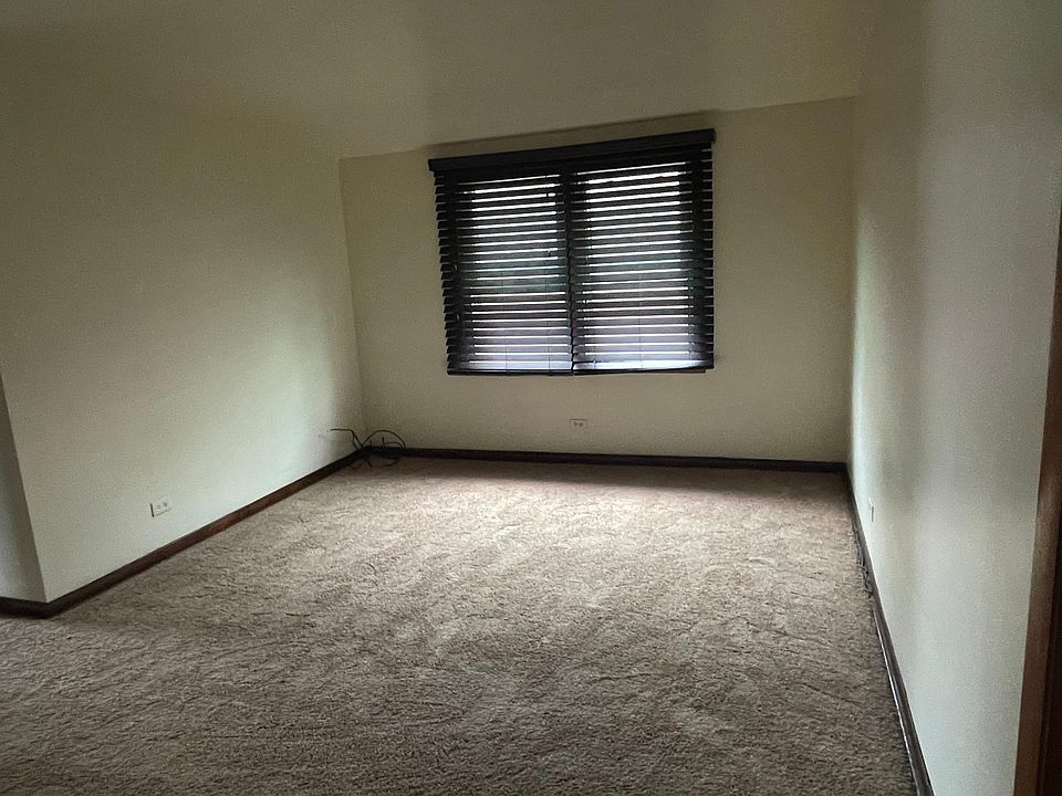 Very spacious sitting room