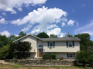 8 Van Dale Ct, Walden, NY 12586