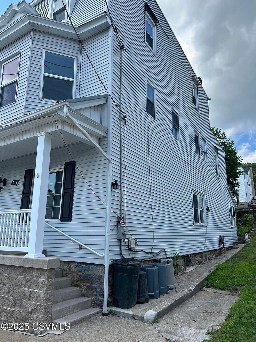719 E Dewart St photo 1
