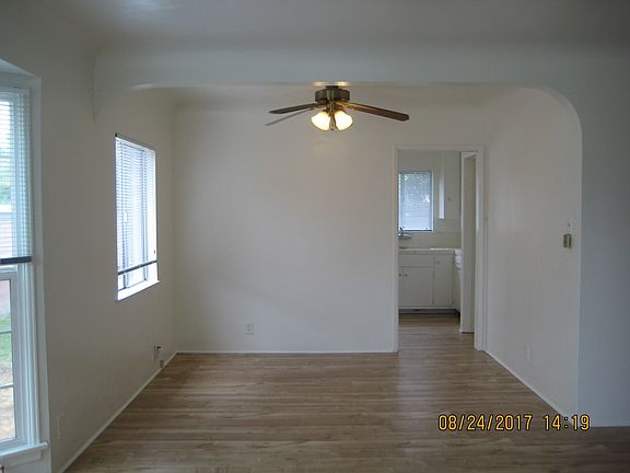 Living Room/Dining Area