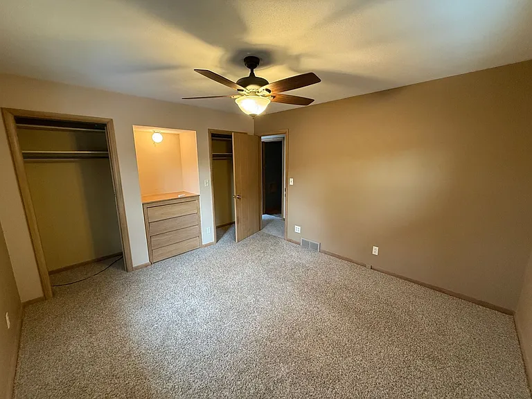 1400 S Riverdale Rd — Photo 10
