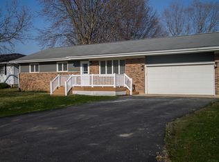 26 Robinwood Dr, Rushville, IL 62681