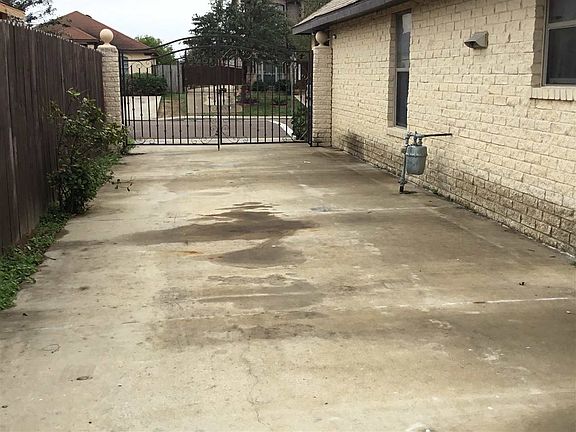 3rd image of 3516 Cuatro Vientos Dr