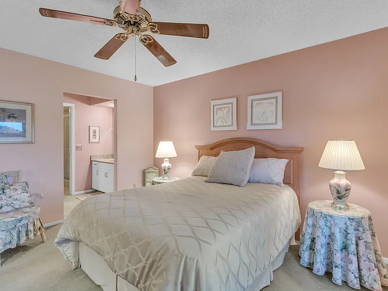 Spacious Primary bedroom w/ HUGE walk-in closet