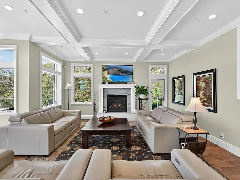 405 Blumont St — Photo 32