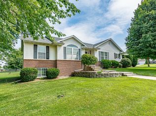 401 Rosedale Dr, Center Point, IA 52213