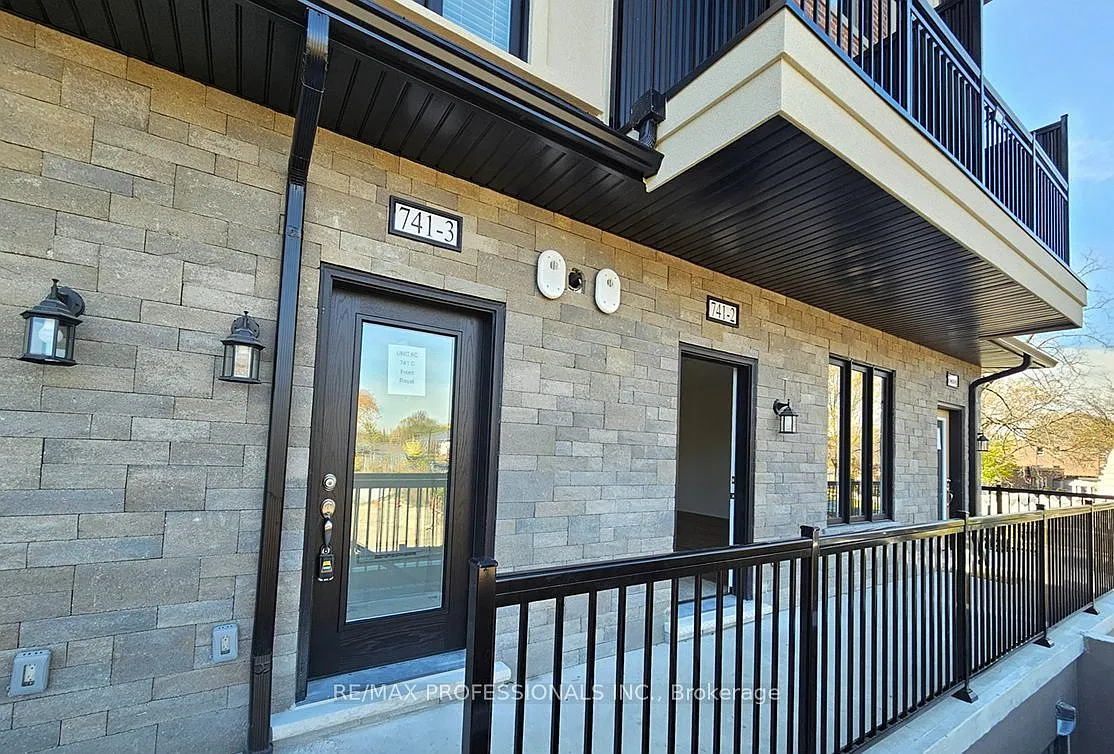 Highgrove II - Boutique Towns on Cawthra — Photo 3
