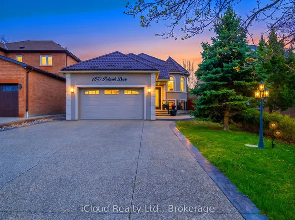 1370 Pickwick Dr, Mississauga, ON L5V 2H4
