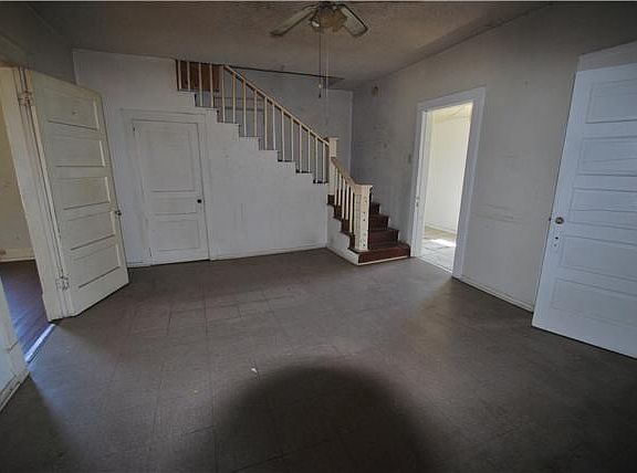 2nd image of 213 College St #21