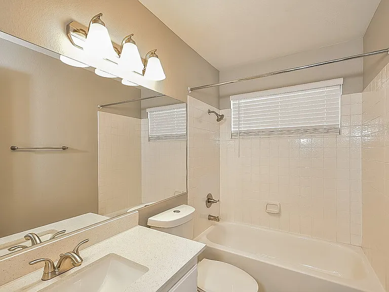 3316 Sturbridge Cir — Photo 15