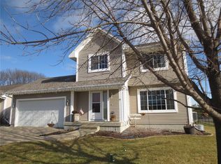 7525 Prairie Hawk Dr SW, Cedar Rapids, IA 52404