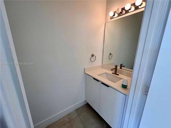 5th image of 2433 Pasadena Way