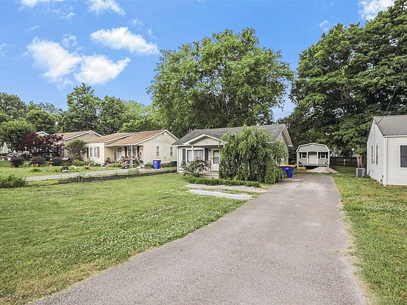 3rd image of 1729 S Sunrise Dr