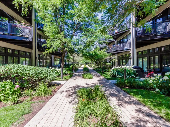1000 W 15th St Unit 329, Chicago, IL 60608
