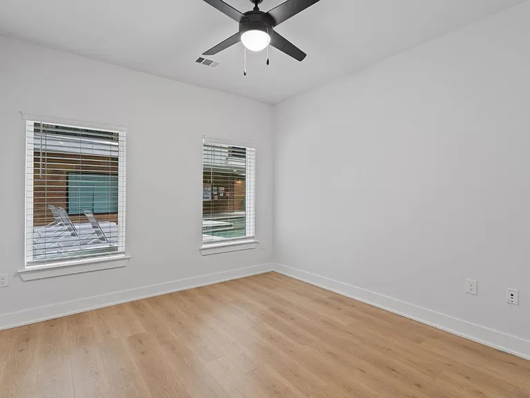 2500 Longview St #105 — Photo 47