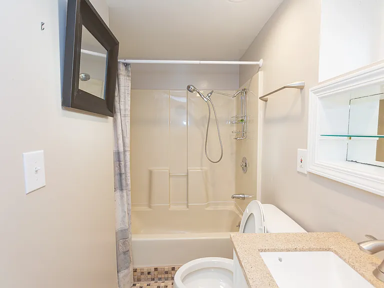 331 Courtland Dr #B — Photo 5