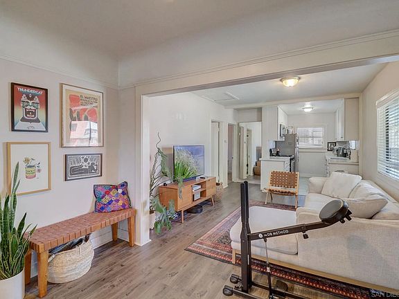 5th image of 4391 Hamilton St