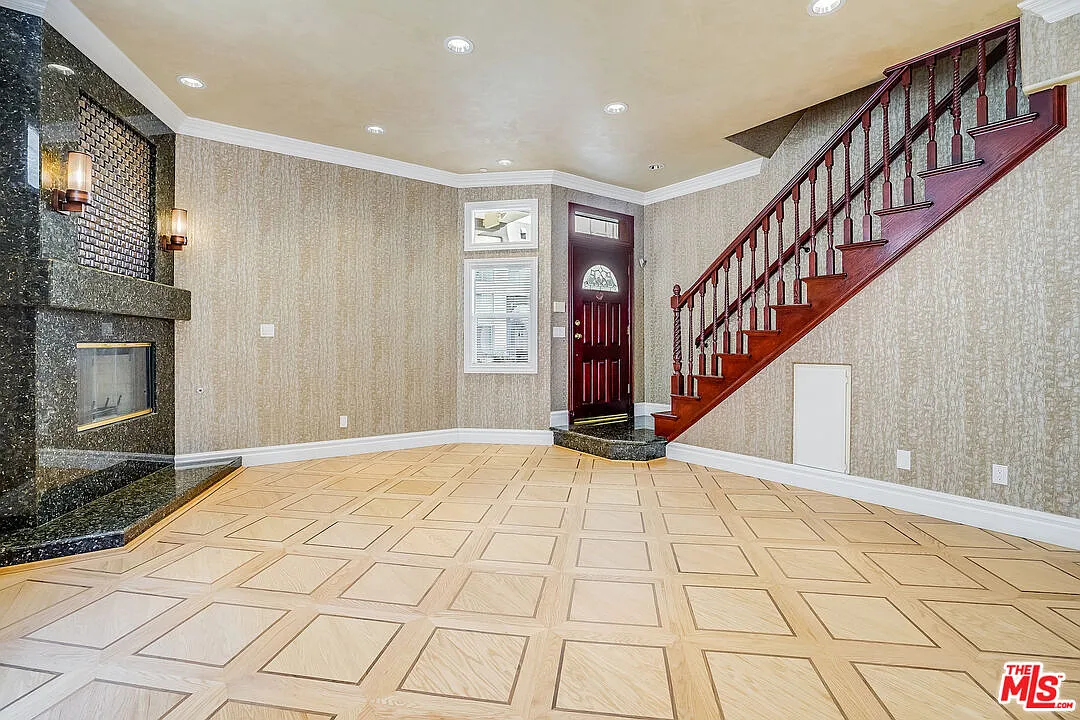 3 bed, 2.5 bath, 1506 sqft, $5,200 — Photo 3