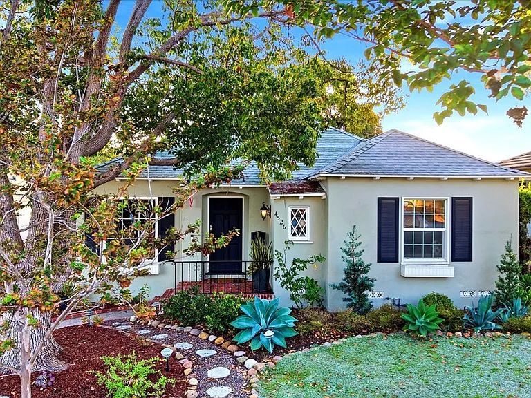 4526 Euclid Ave — Photo 45