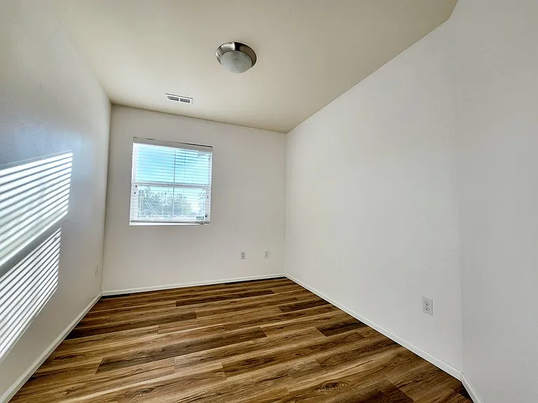 8431 10th Pl SE — Photo 3