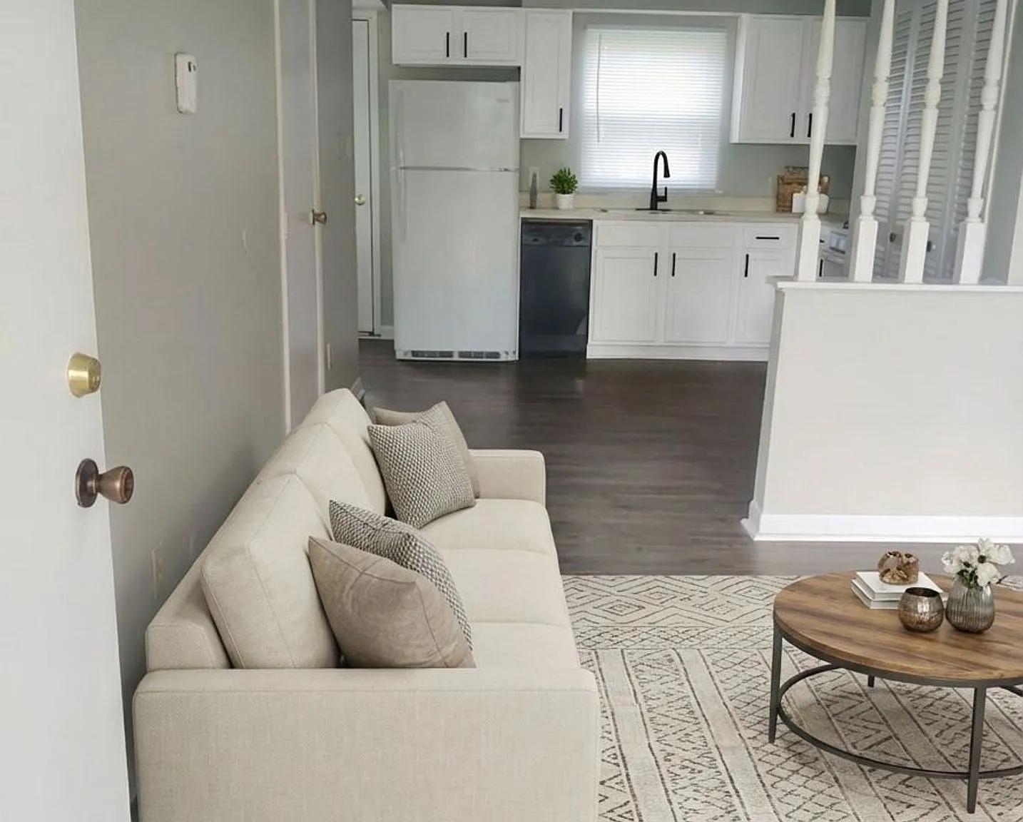 STERLING COURT APARTMENTS — Photo 1