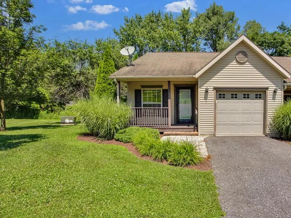 32 Hickory Ter, Wellsboro, PA 16901