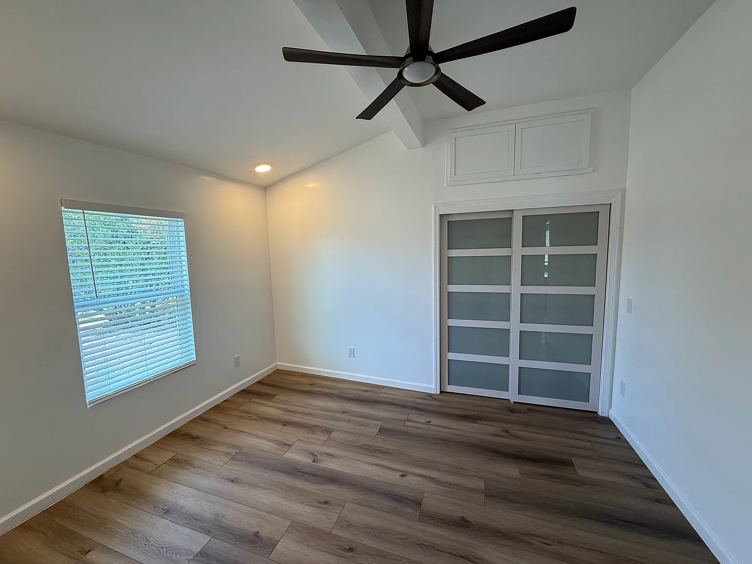 824 Elmwood Dr — Photo 3