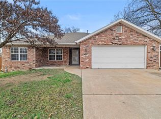 42 Rob St, Farmington, AR 72730