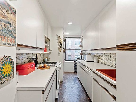 5th image of 890 W End Ave APT 10B