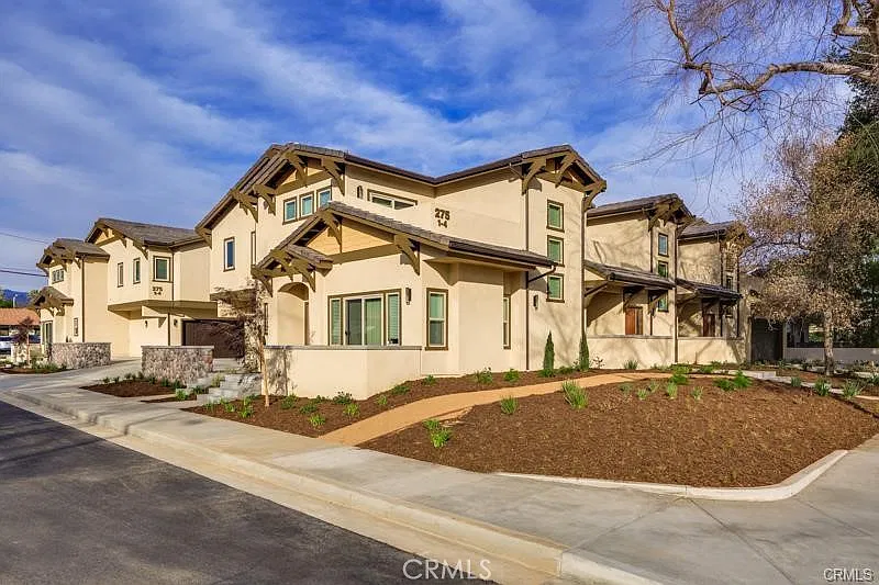 3 bed, 2.5 bath, 1600 sqft, $3,200 — Photo 1