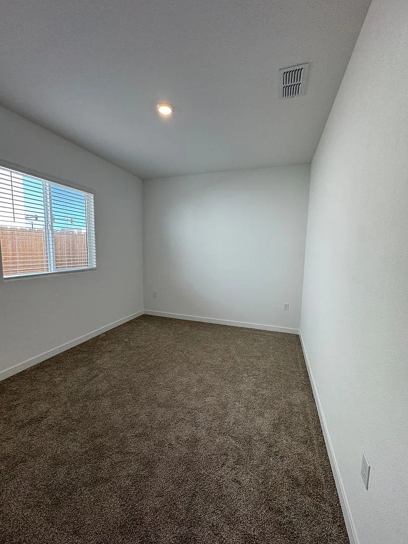 Beautiful Newly Built 3-Bedroom Home in Elk Grove! — Photo 3