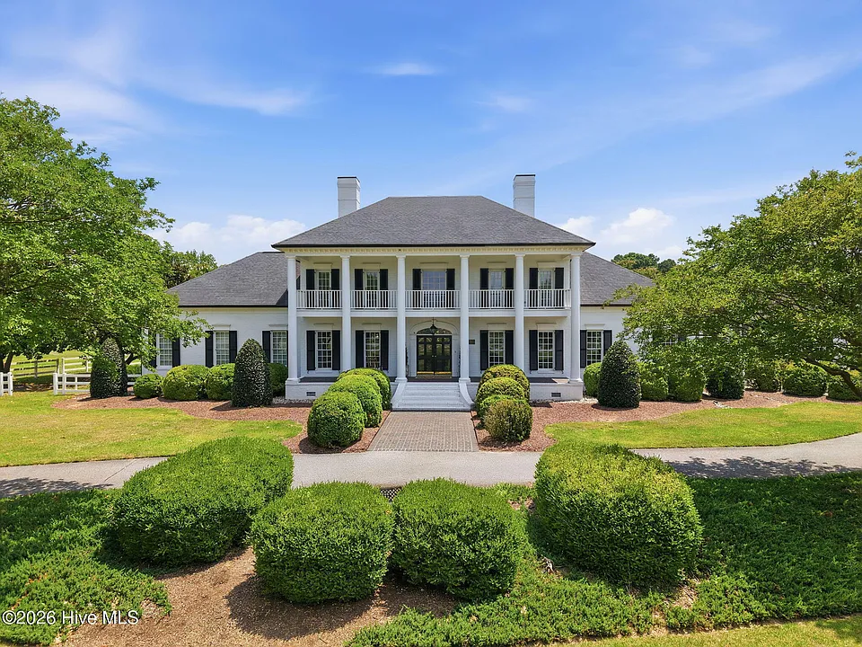 579 Lexington Dr