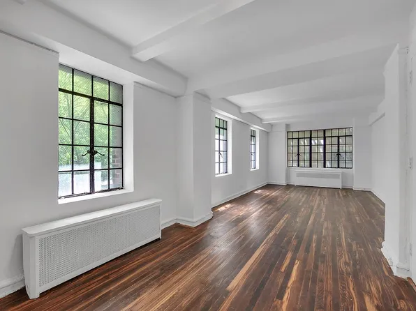 320 E 42nd St APT 418, New York, NY 10017