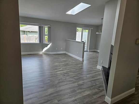 5th image of 6711 88th Pl NE